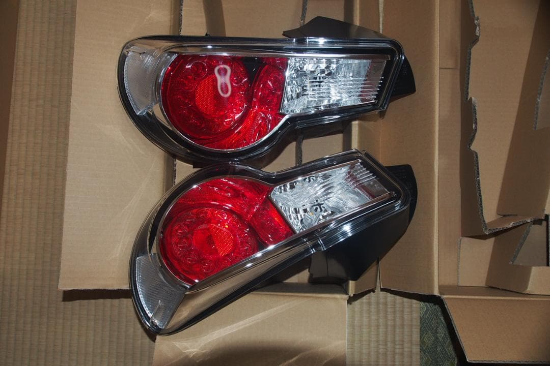 トヨタ 86 zn6 純正テールライト、LEDウィンカー球取付済み