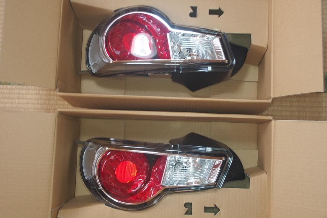 トヨタ 86 zn6 純正テールライト、LEDウィンカー球取付済み