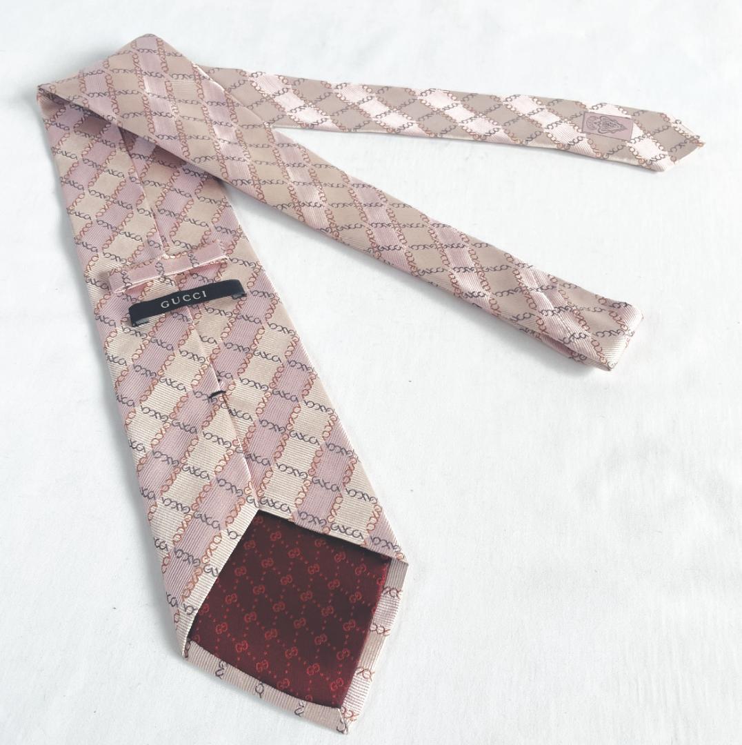 【GUCCI（グッチ）】ネクタイ 総柄 チェーンパターン ピンク系 個性的