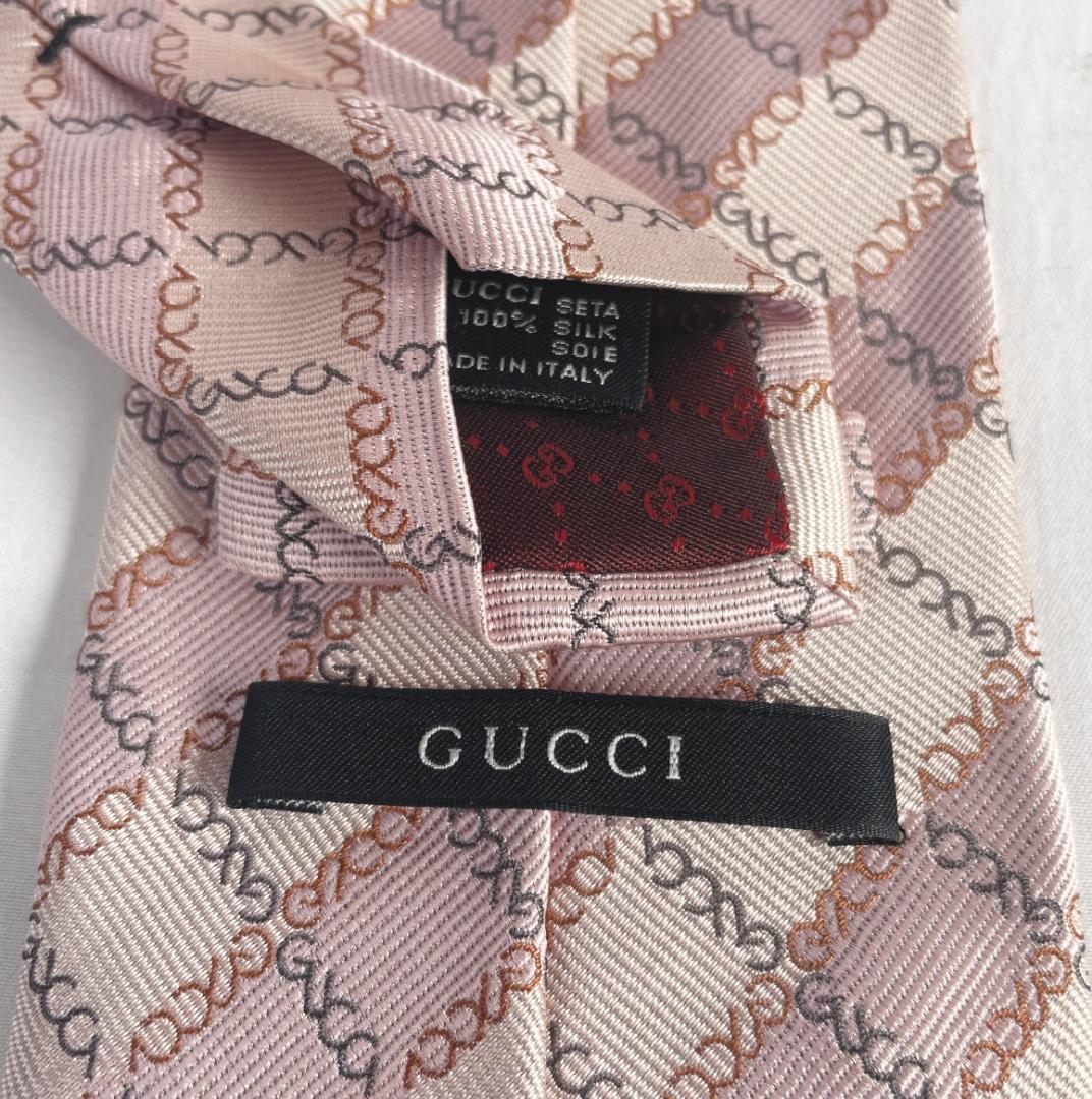 【GUCCI（グッチ）】ネクタイ 総柄 チェーンパターン ピンク系 個性的