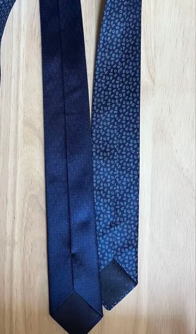 じ*ず様 新品　HERMES ネイビー シルクネクタイ　エルメス