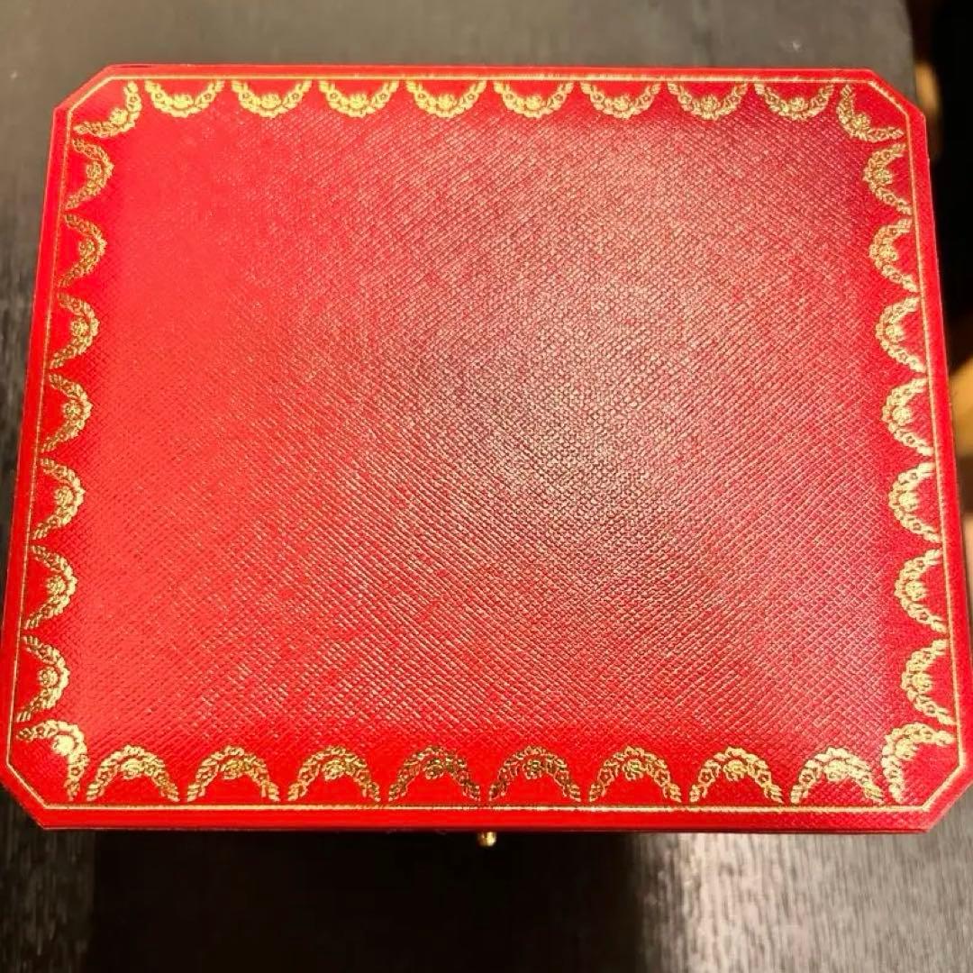 ブラックフライデー！かなり美品　正規品⭐︎Cartier 赤ギフトボックス 正方形