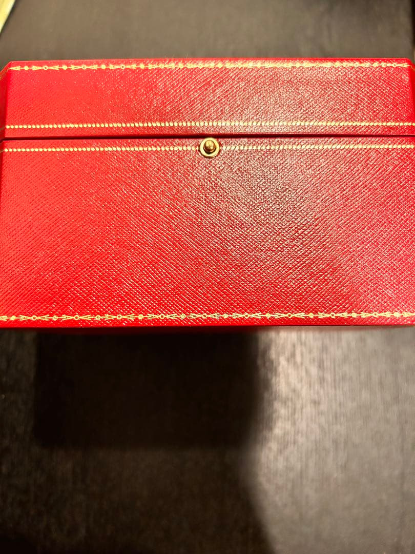 ブラックフライデー！かなり美品　正規品⭐︎Cartier 赤ギフトボックス 正方形