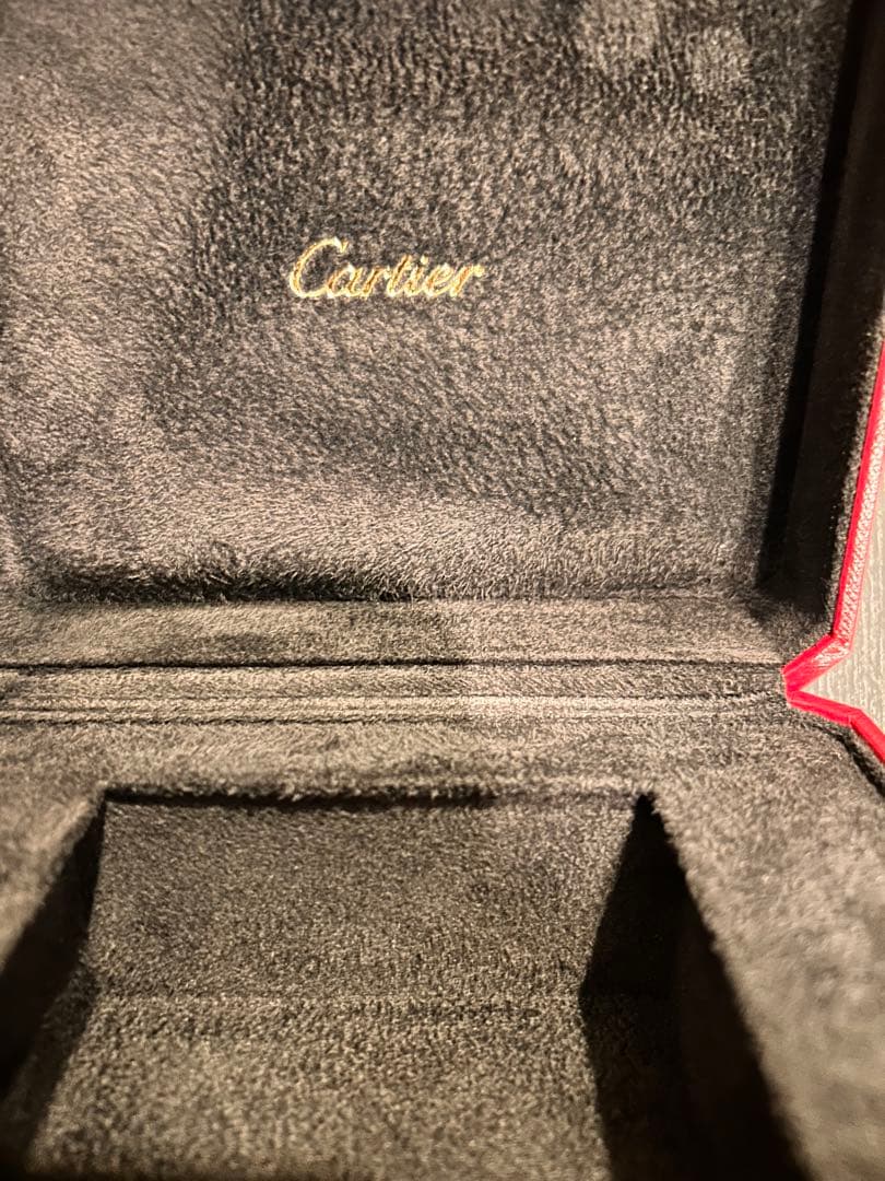 ブラックフライデー！かなり美品　正規品⭐︎Cartier 赤ギフトボックス 正方形