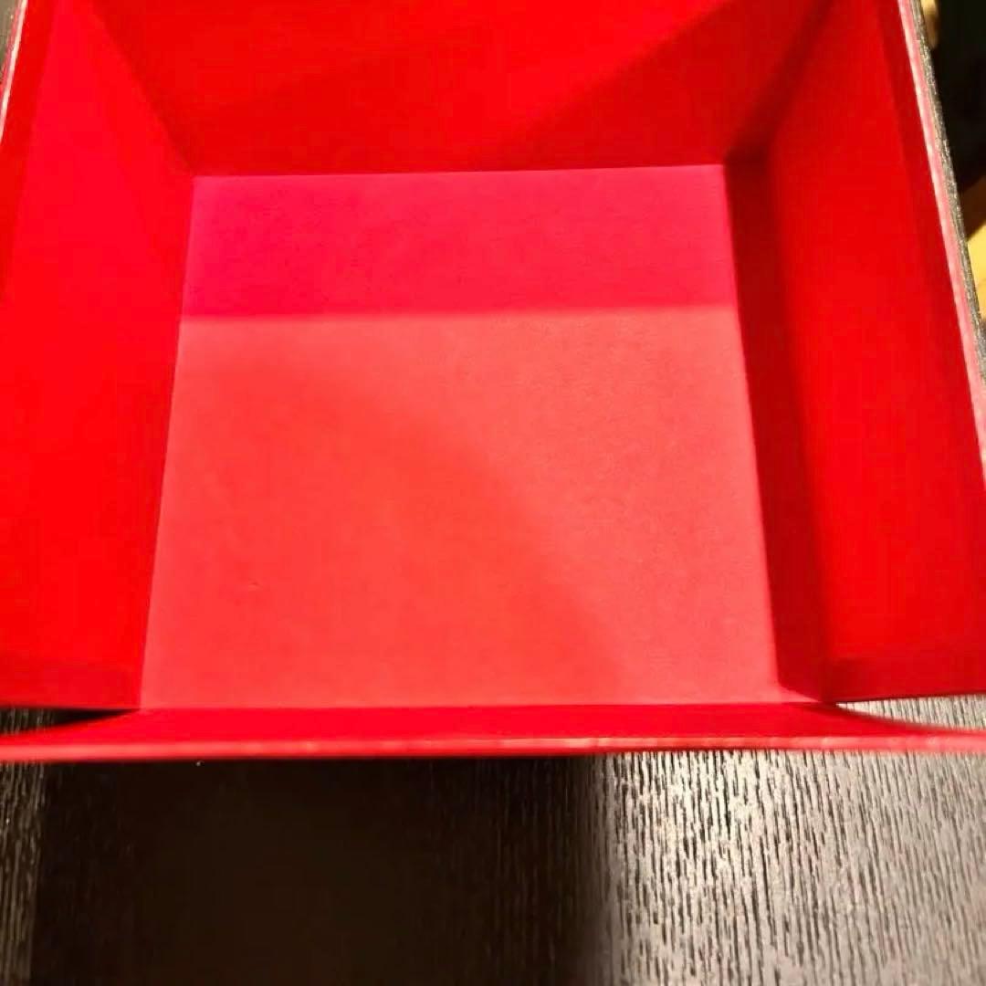 ブラックフライデー！かなり美品　正規品⭐︎Cartier 赤ギフトボックス 正方形