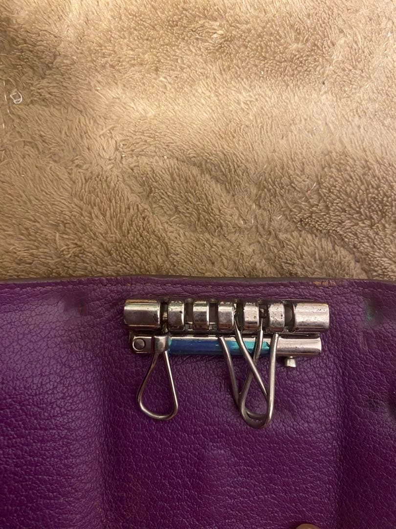 HERMES 紫色レザーキーケース