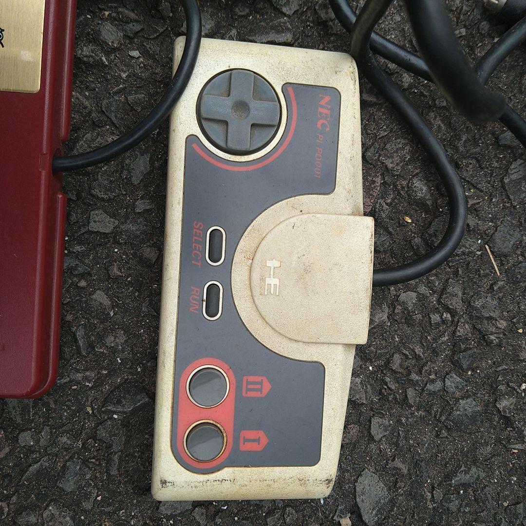 初期のPCエンジンコントローラー 2個セットとファミコン？コントローラーです♪