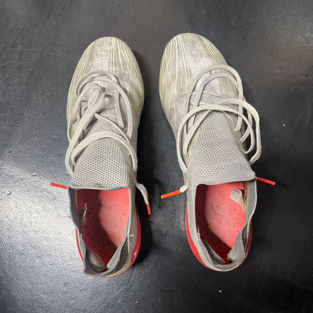 adidas サッカーシューズ グレー/レッド