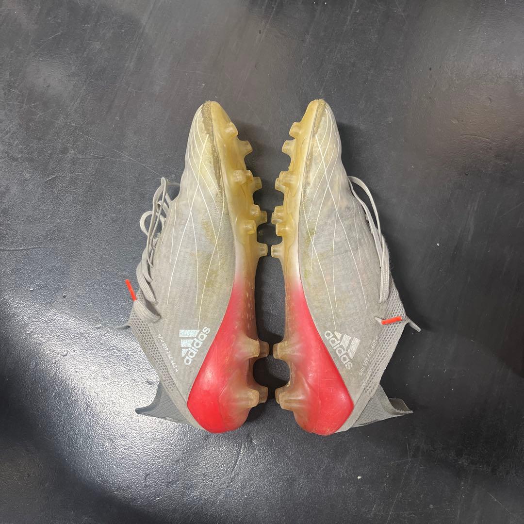 adidas サッカーシューズ グレー/レッド