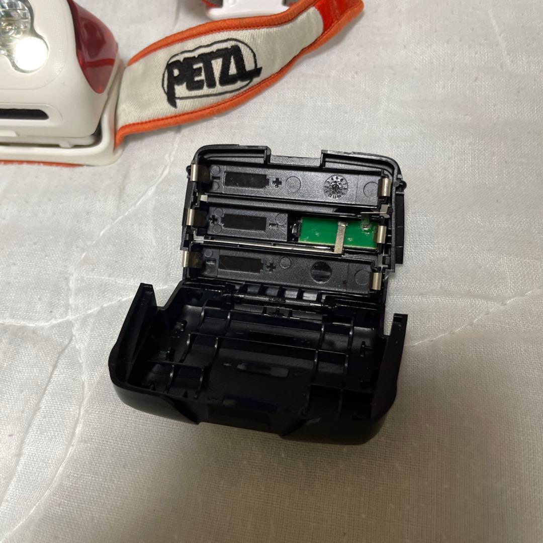 Petzl 自動調光ヘッドランプ　Reactik+　予備電池式バッテリー付き