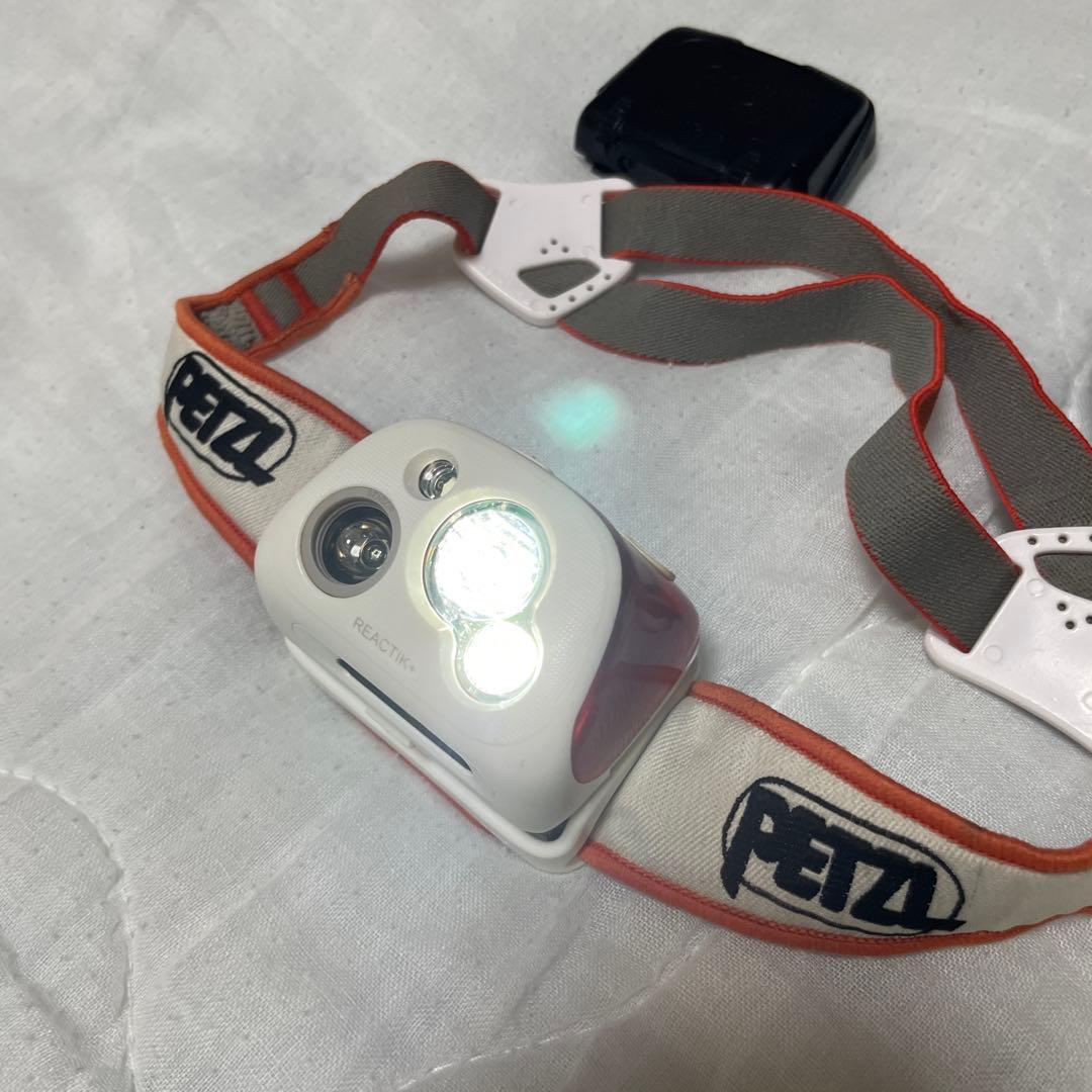 Petzl 自動調光ヘッドランプ　Reactik+　予備電池式バッテリー付き