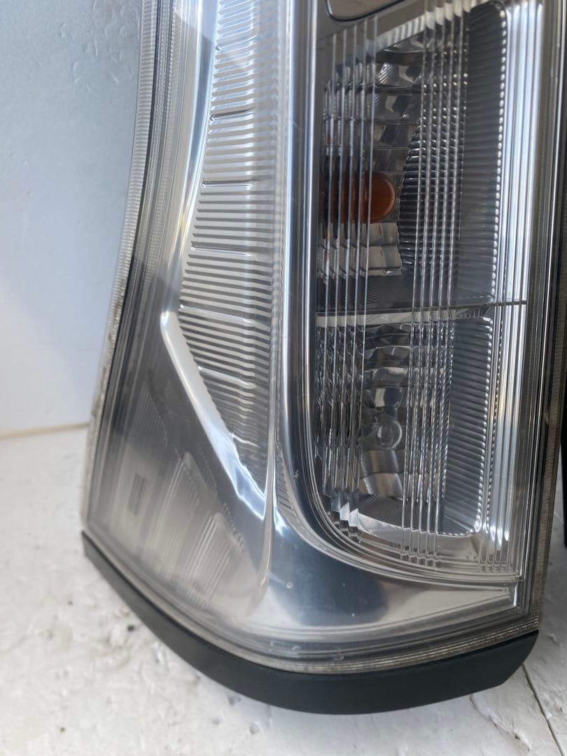 トヨタ アベンシス AZT250系 純正ヘッドライト 左右セット
