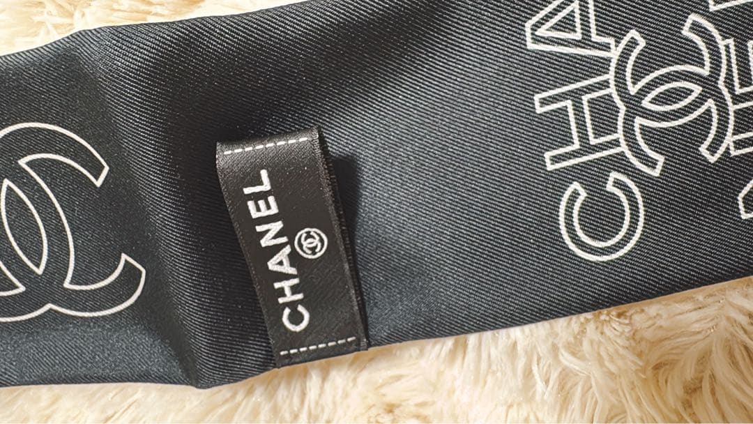 新品未使用CHANEL ロゴスカーフ ブラック・ホワイト(非売品)