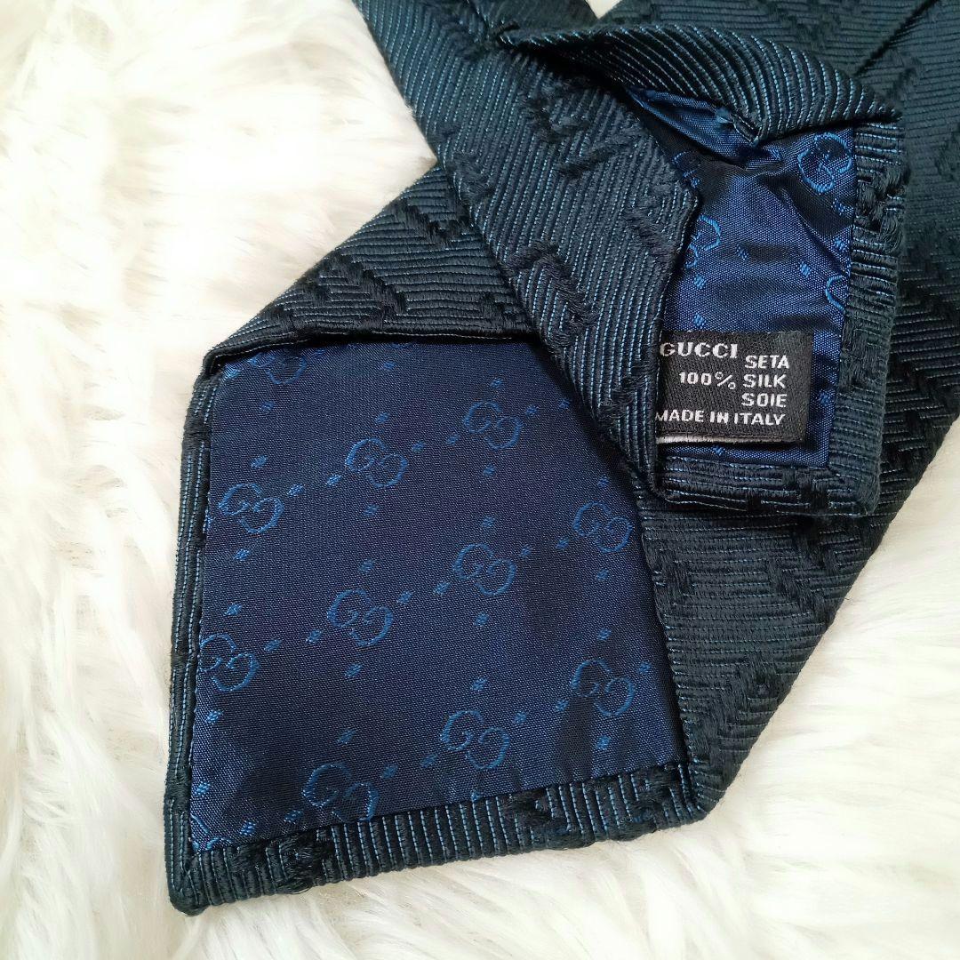 【美品】GUCCI　ネクタイ　GG柄　ロゴ　エンボス加工　高級感