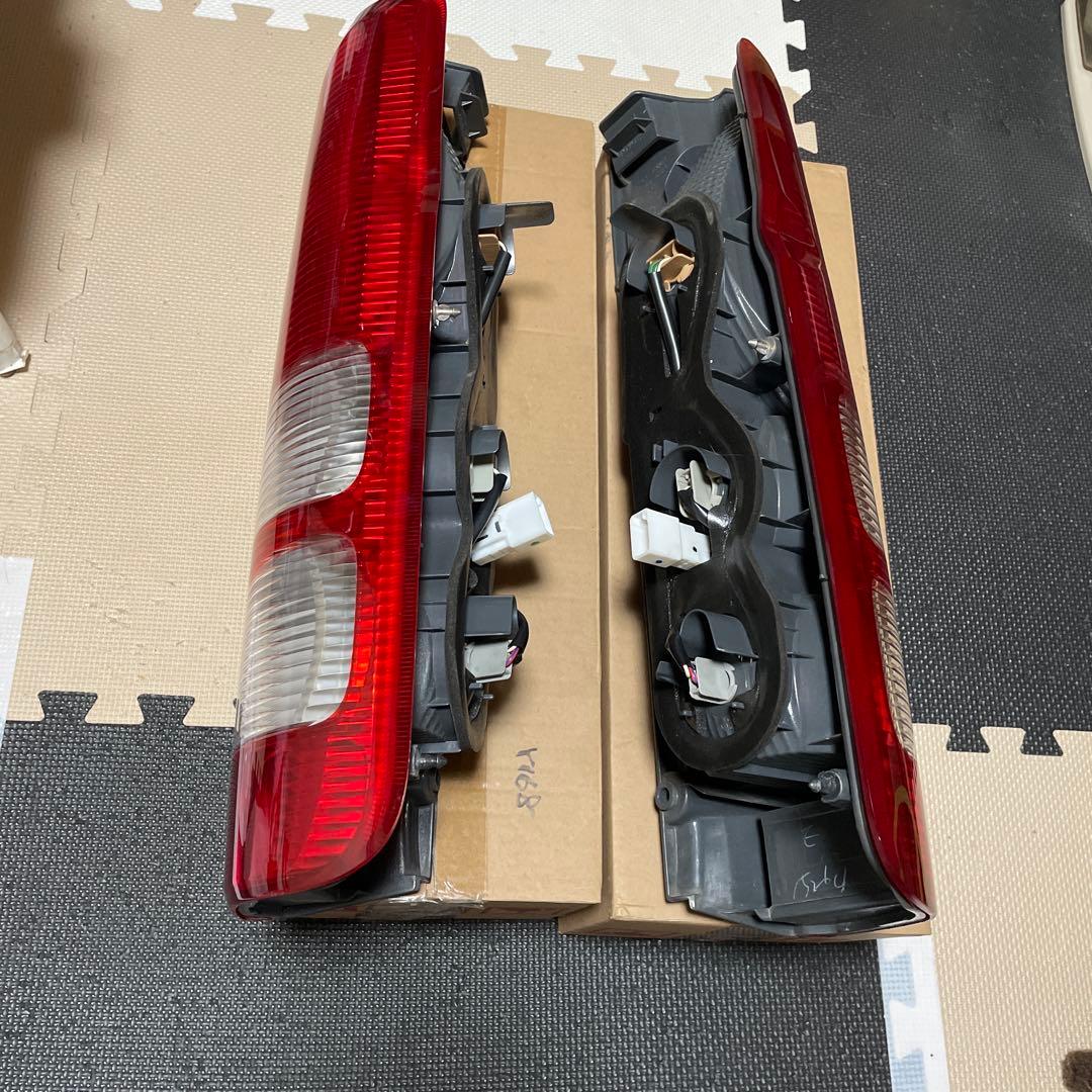ハイエース　200系　テールランプ