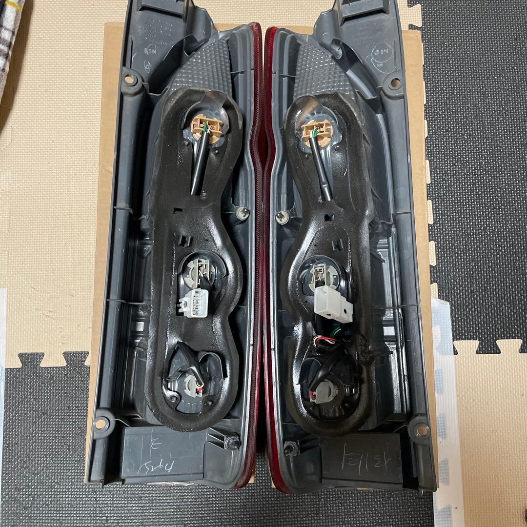 ハイエース　200系　テールランプ