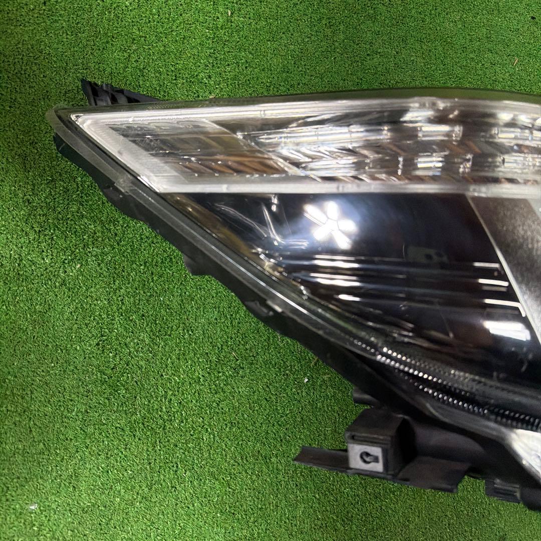 ノア ZRR80G 右側ヘッドライトICHIKOH 28-227 (415)