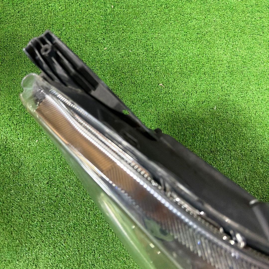 ノア ZRR80G 右側ヘッドライトICHIKOH 28-227 (415)