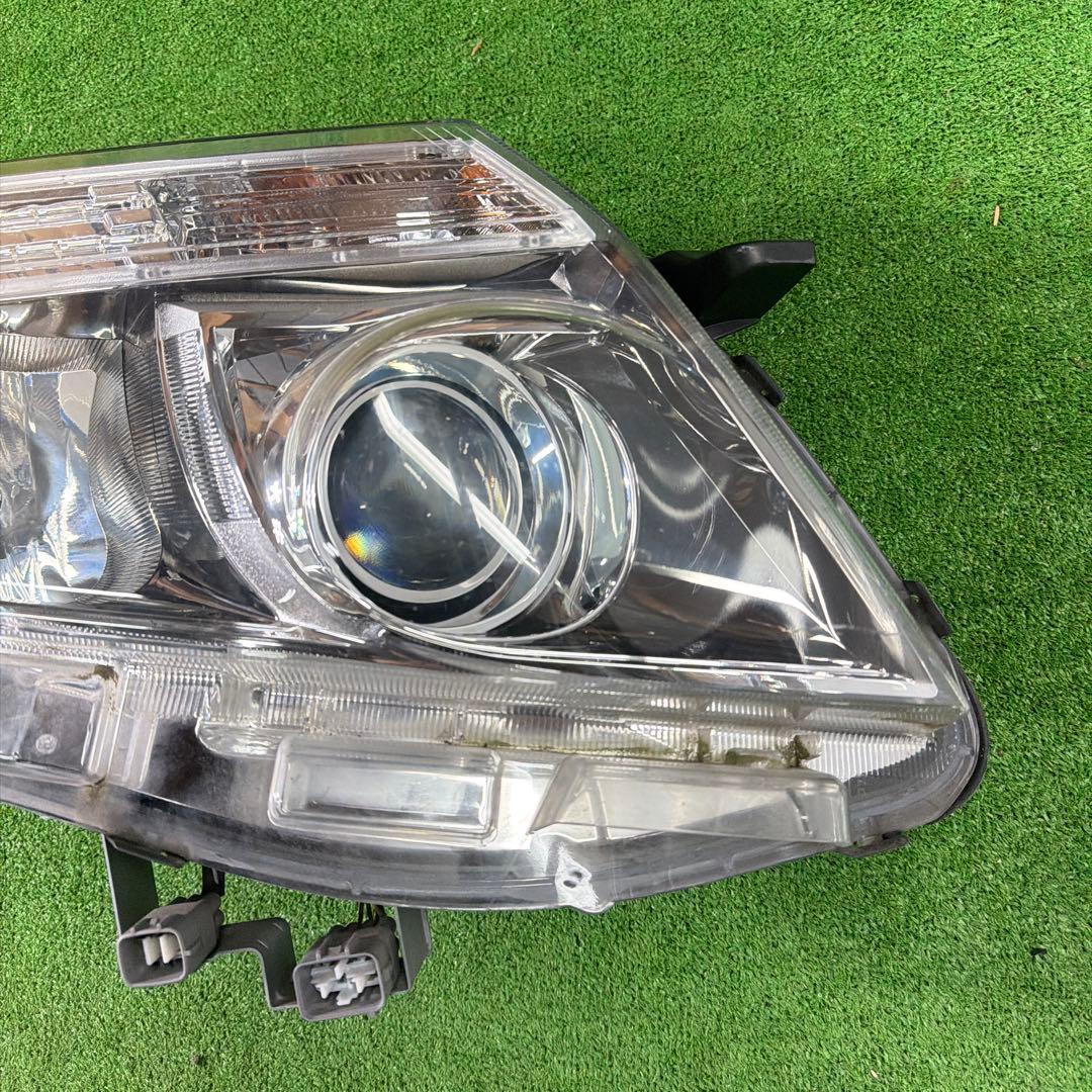 ノア ZRR80G 右側ヘッドライトICHIKOH 28-227 (415)