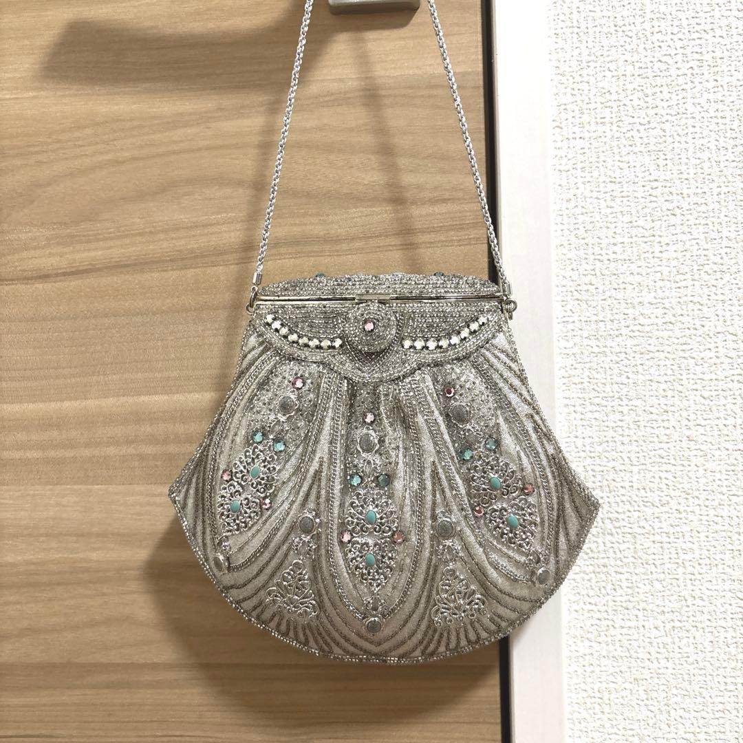 LUMY はしもと　シルバー クラッチバッグ