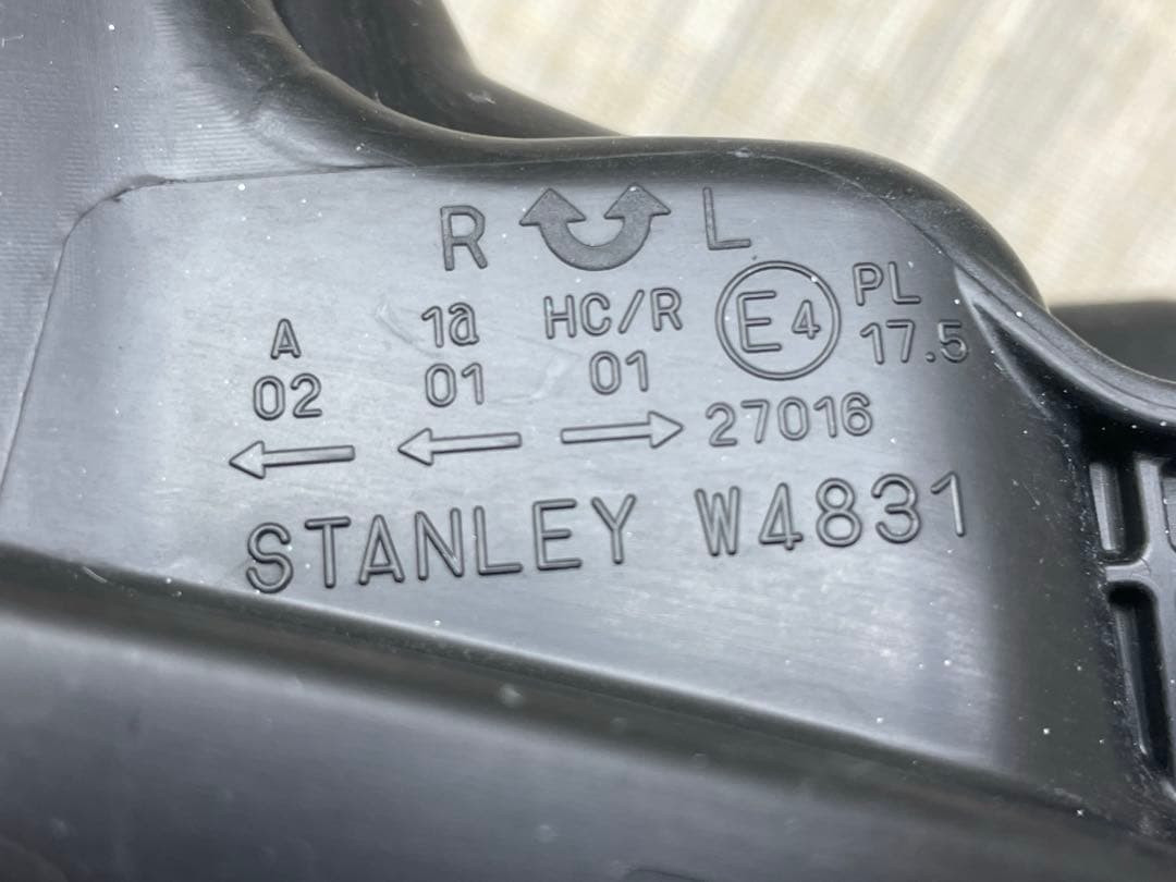 ホンダN-WGN JH3 右ライトハロゲン STANLEY W4831 刻印N