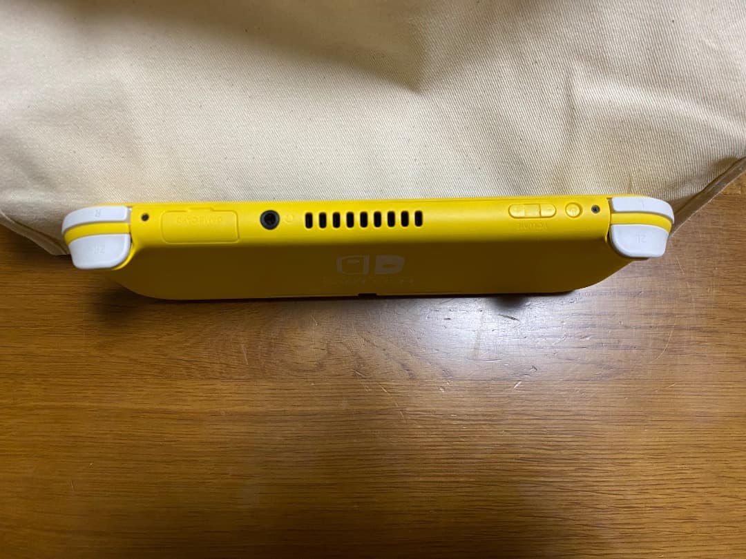 Nintendo Switch Lite 黄色