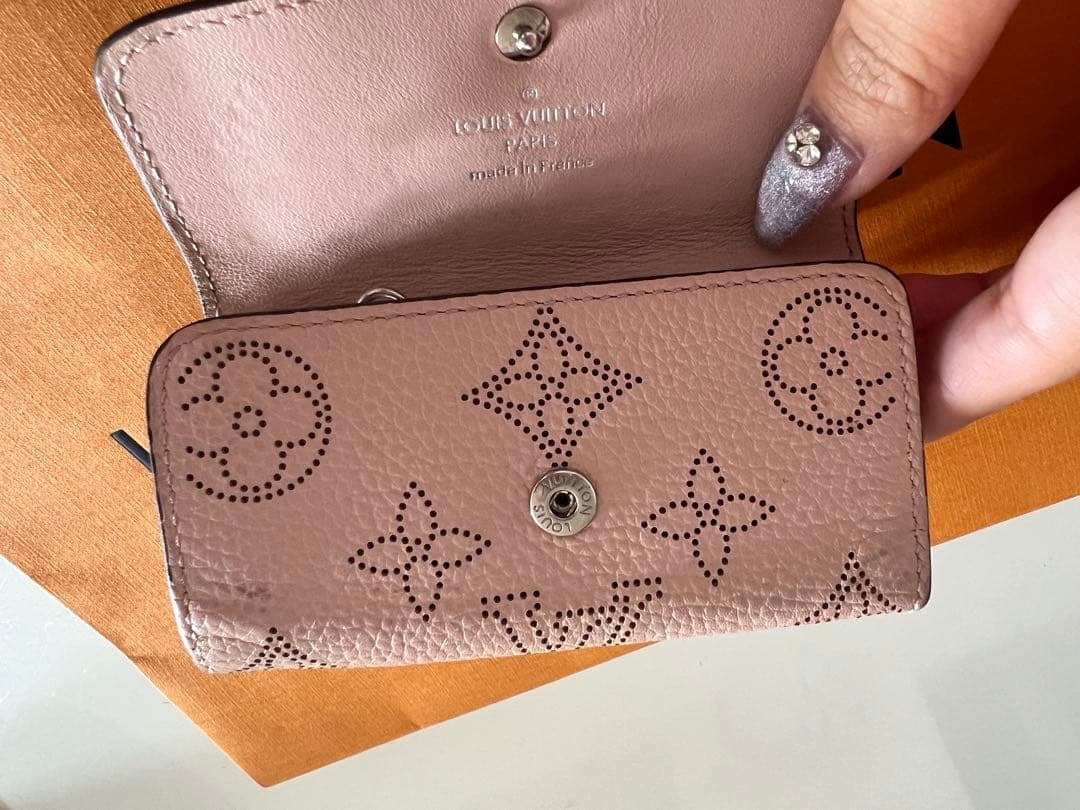 LOUIS VUITTON ピンク マヒナ キーケース