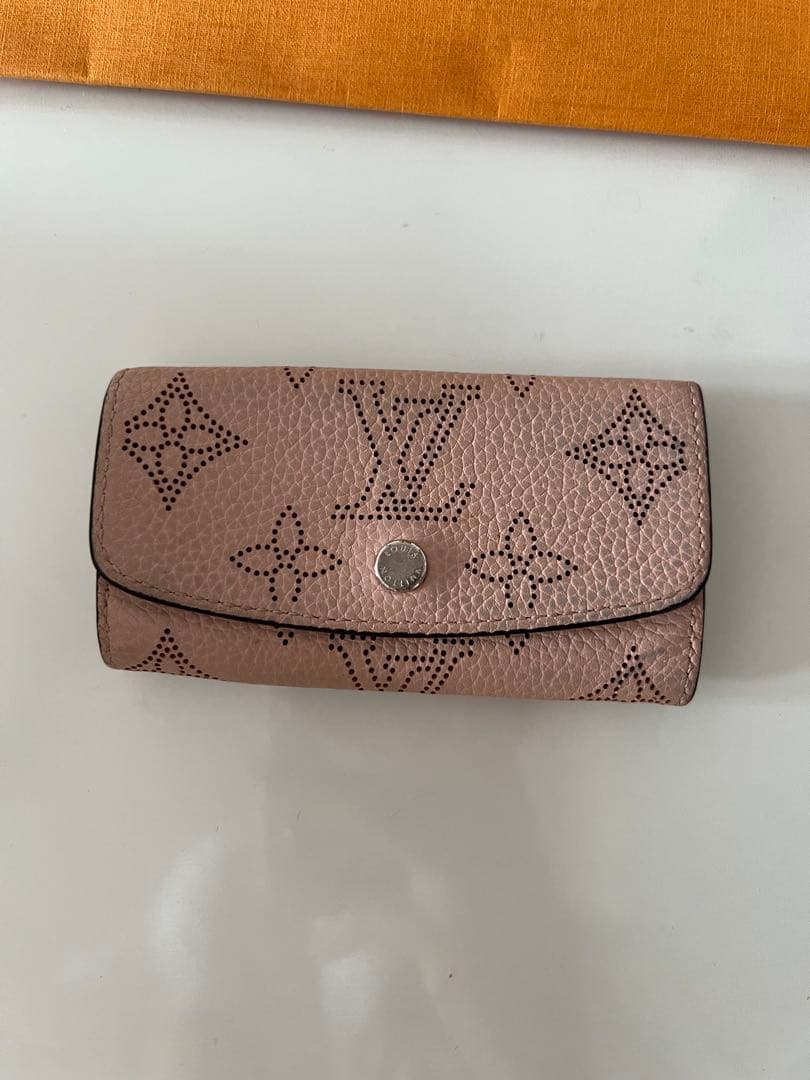 LOUIS VUITTON ピンク マヒナ キーケース