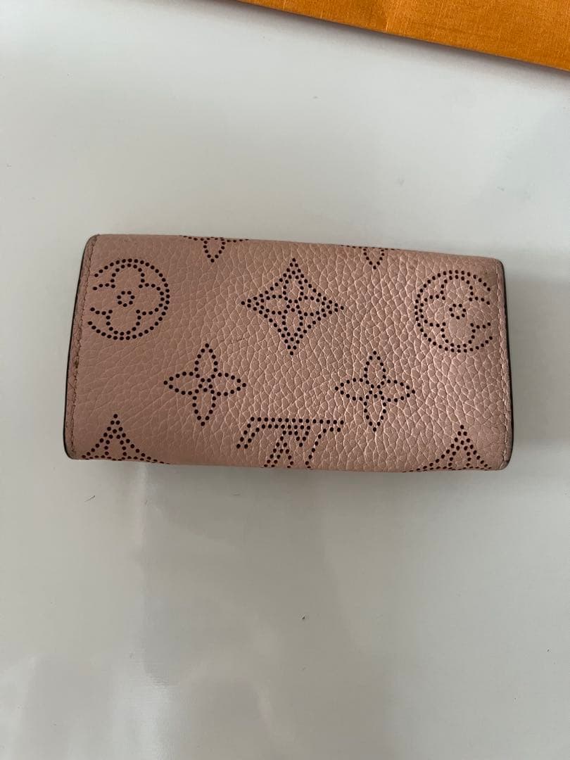 LOUIS VUITTON ピンク マヒナ キーケース