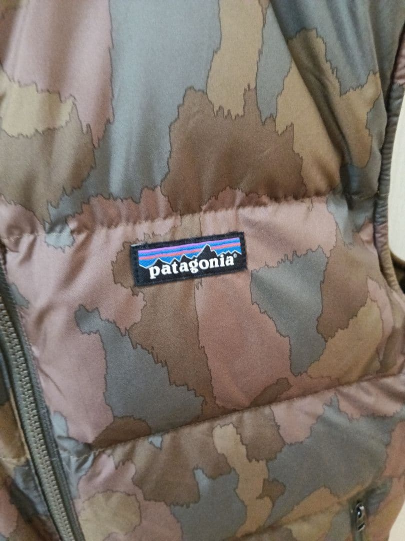 Patagonia ダウンベスト オリーブ 迷彩柄