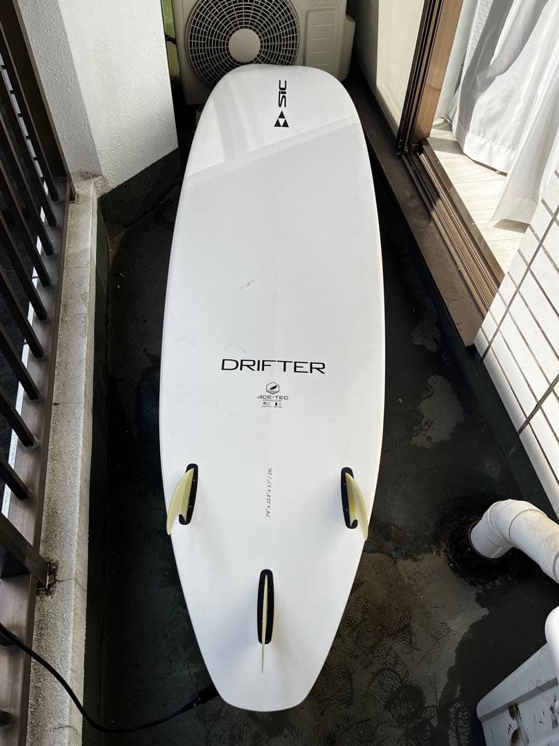 SIC DESIGNS サーフボード 7’4（59L）ミッドレングス