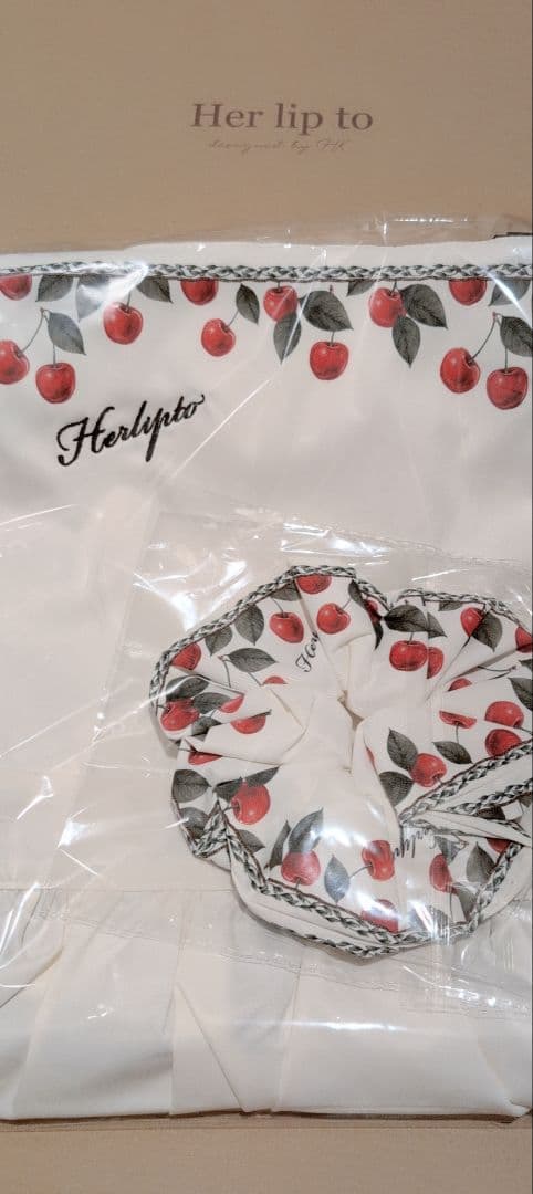 新品未使用Herlipto Cherry Apron Set エプロン・シュシュ