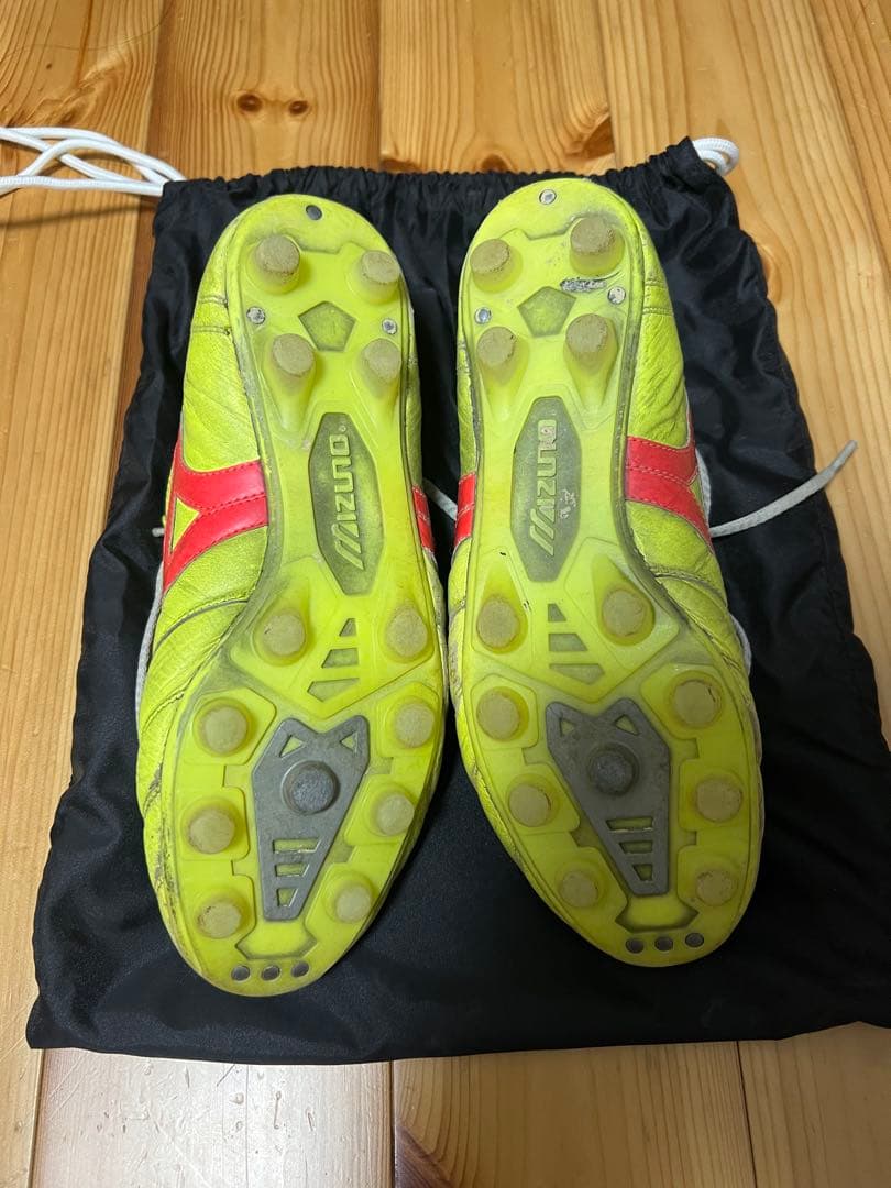 Mizuno サッカースパイク イエロー/レッド
