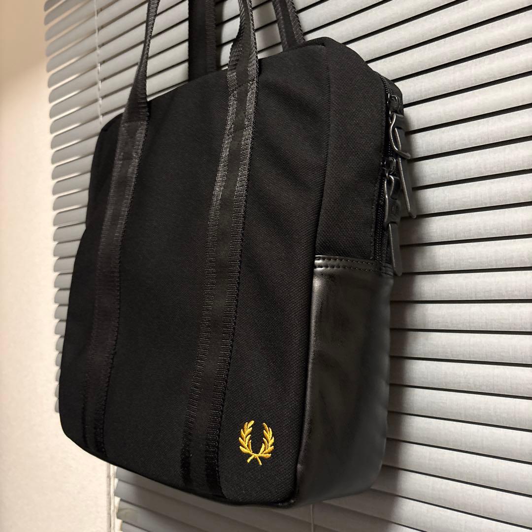 FRED PERRY スクエアトートバッグ レザー