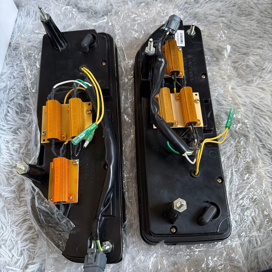 ジムニー　シエラ　赤色テールライト LED付き