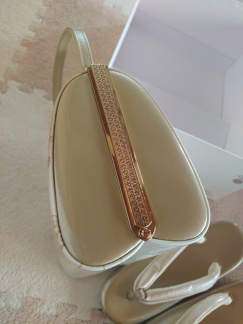 美品 シャンパンゴールド 花柄 和装用 バッグと草履セット