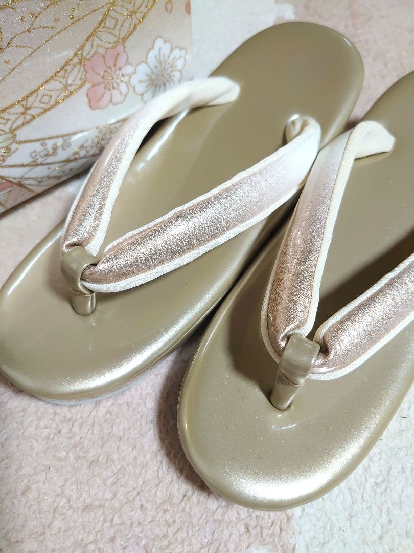 美品 シャンパンゴールド 花柄 和装用 バッグと草履セット