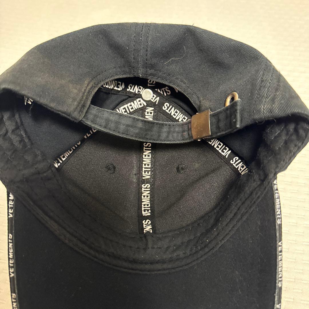 VETEMENTS ギャラリー・ラファイエット キャップ 黒