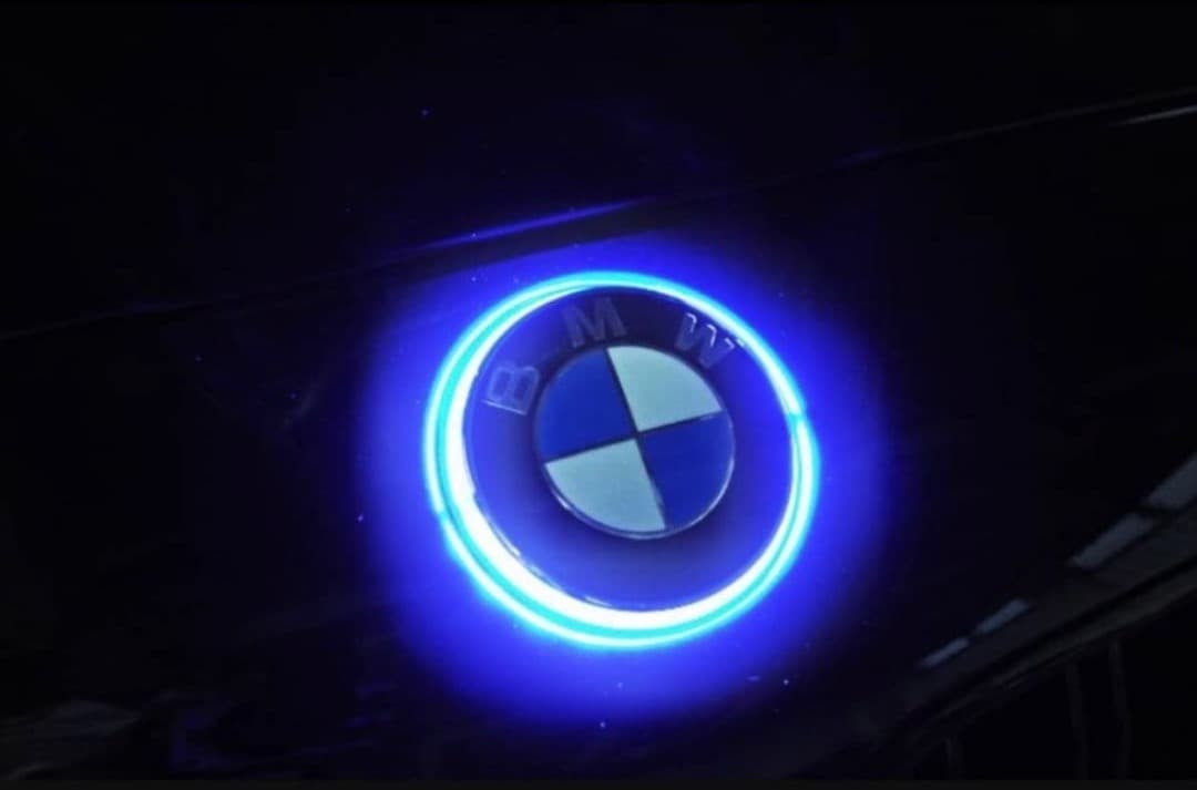  全車種対応 汎用品 発光エンブレム 直径8cm 簡単取付【即日発送】