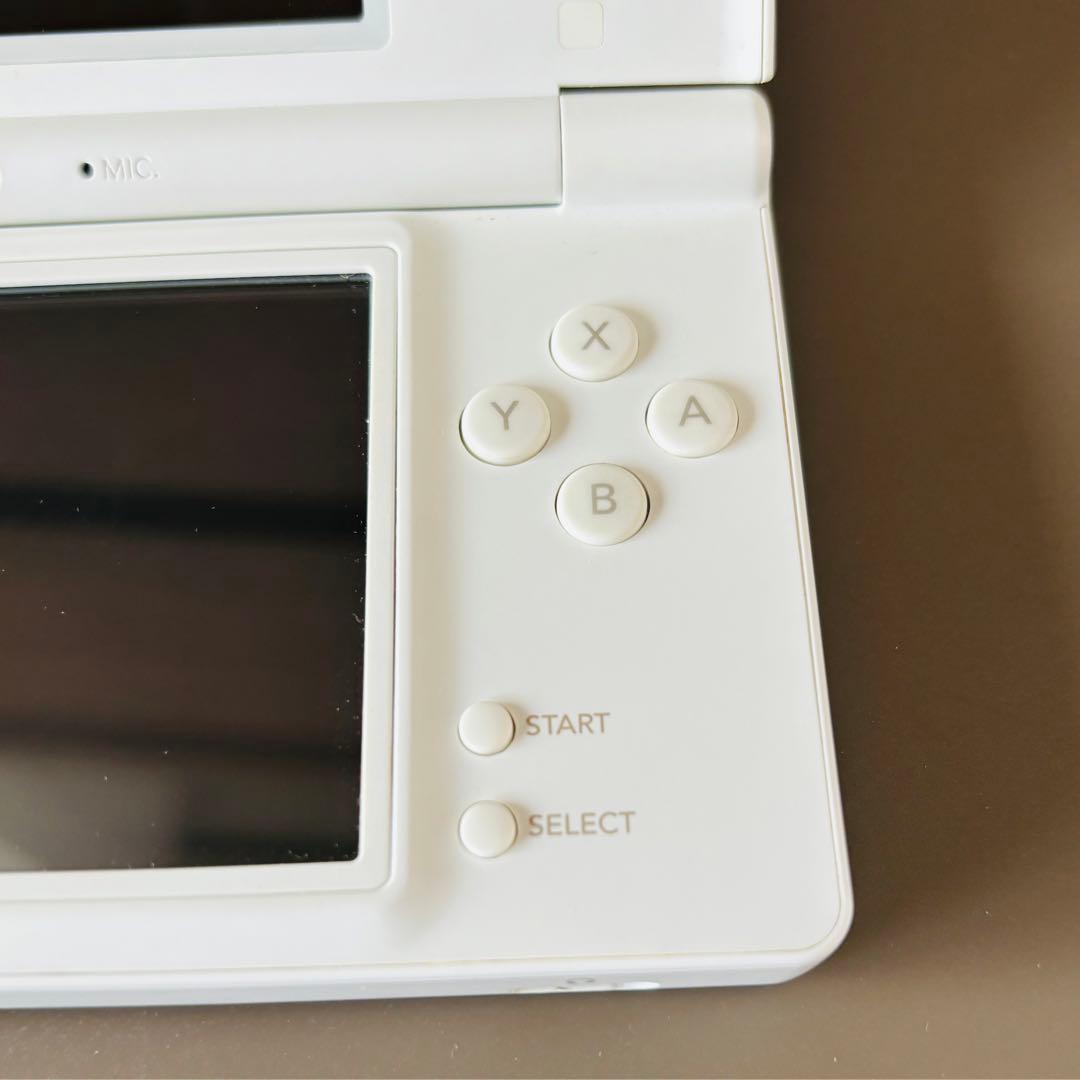 ニンテンドーDSi ホワイト ほぼ未使用