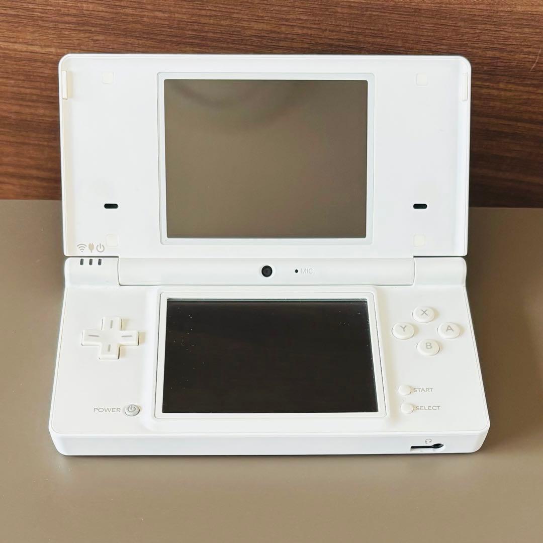 ニンテンドーDSi ホワイト ほぼ未使用