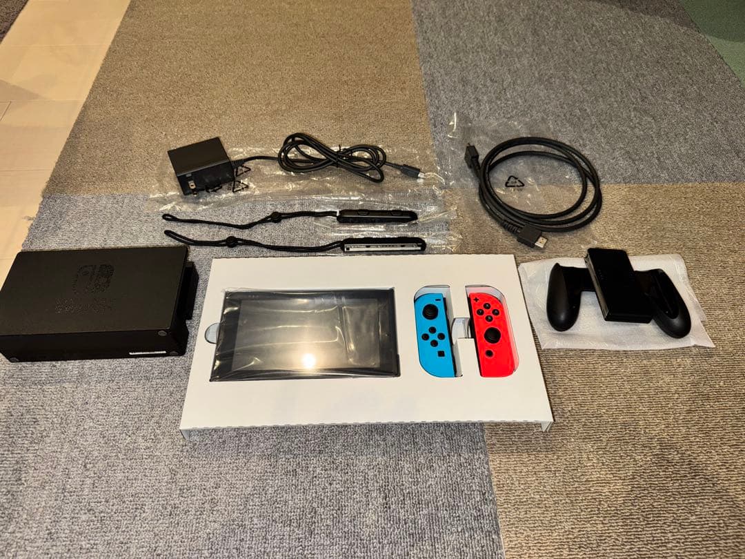［美品］Nintendo Switch 本体 (箱、付属品付き)