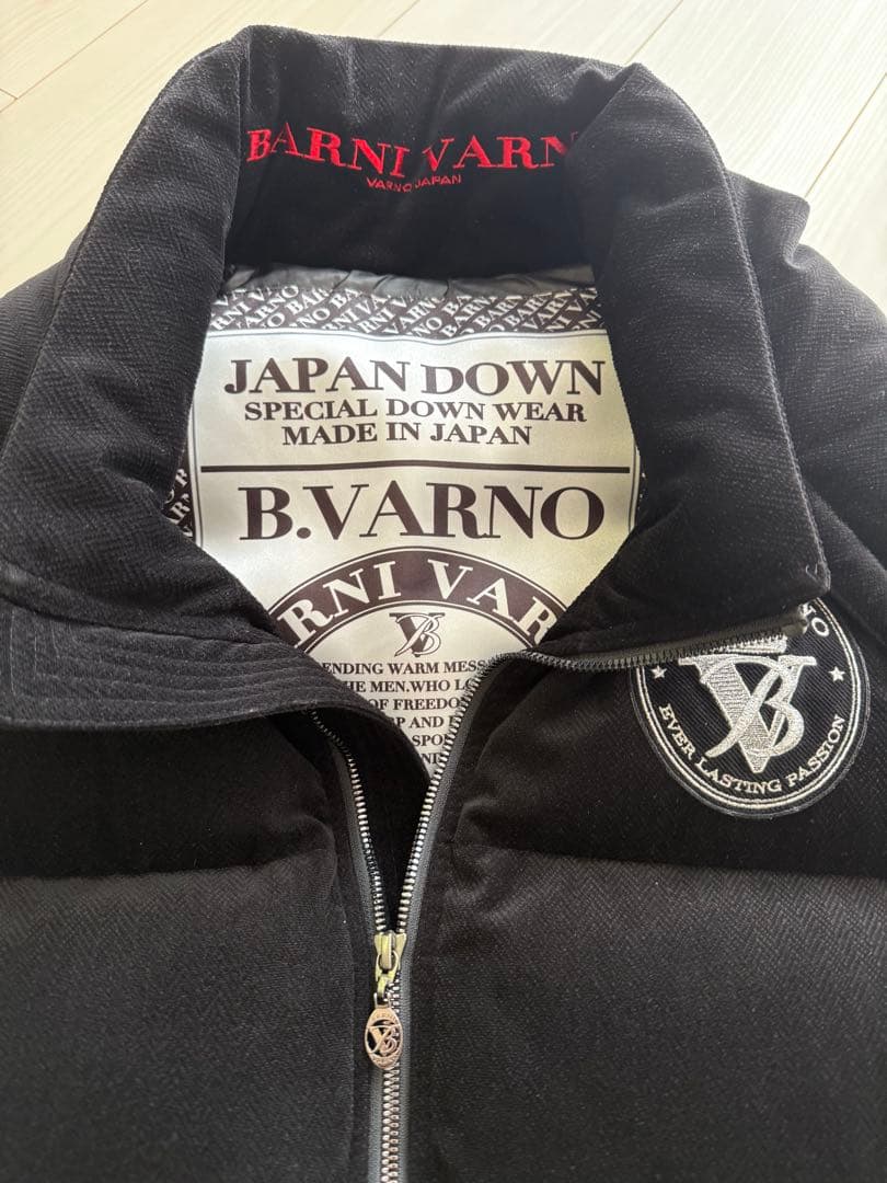 極美品 定価157,300円バーニヴァーノ BARNI VARNO ダウンベスト
