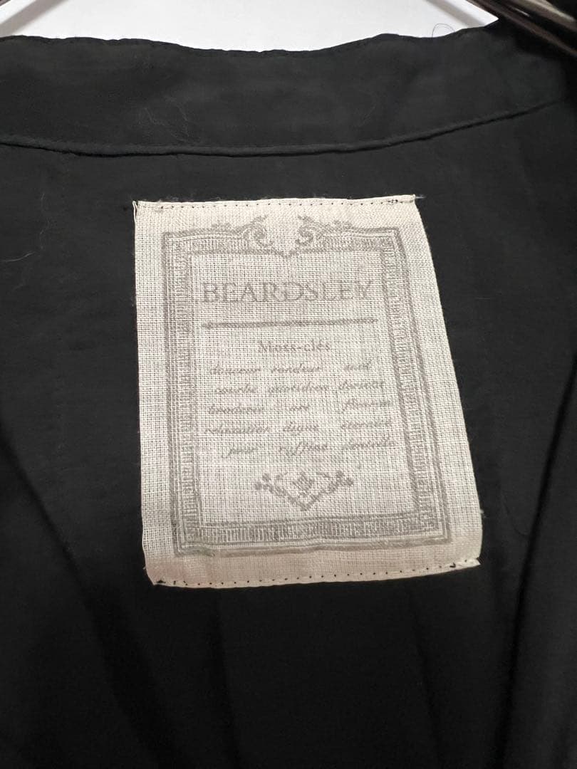 BEARDSLEYパール釦 袖ボリューム ブザム襟ロングシャツ ブラック