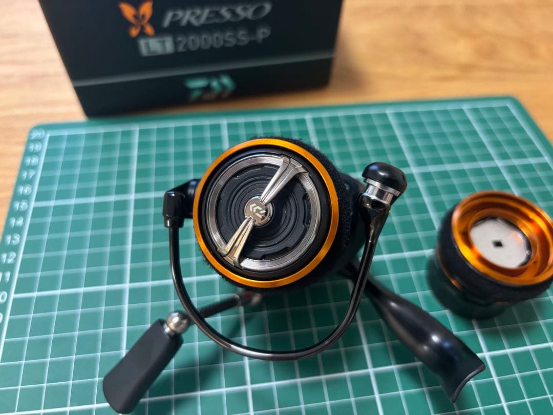 DAIWA プレッソ　LT2000S-P ファンネル42.5mmハンドル