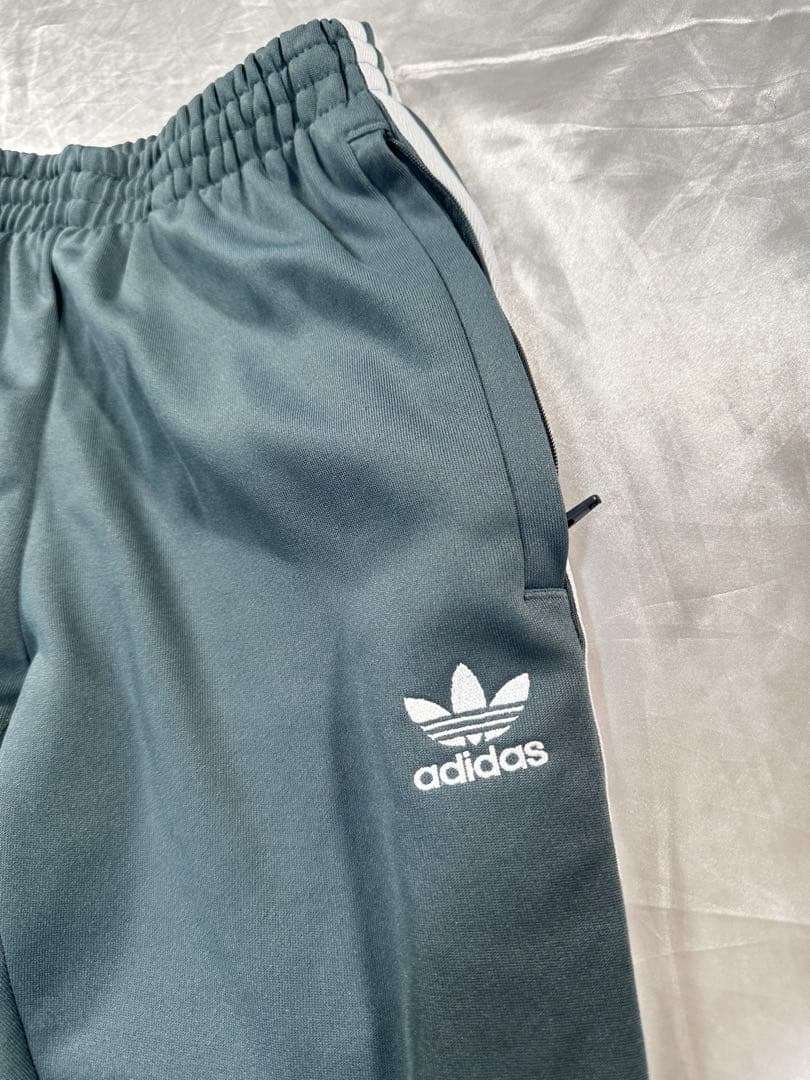 美品　adidas sst トラックパンツ トレフォイル 刺繍ロゴ