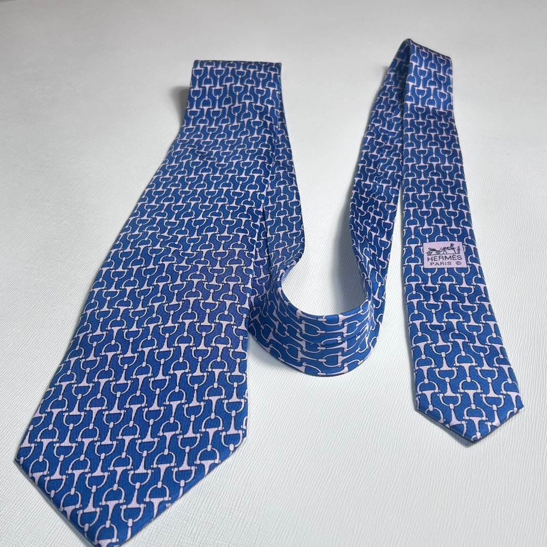 【極美品】HERMESエルメス　ホースビット総柄　青色 シルクネクタイ