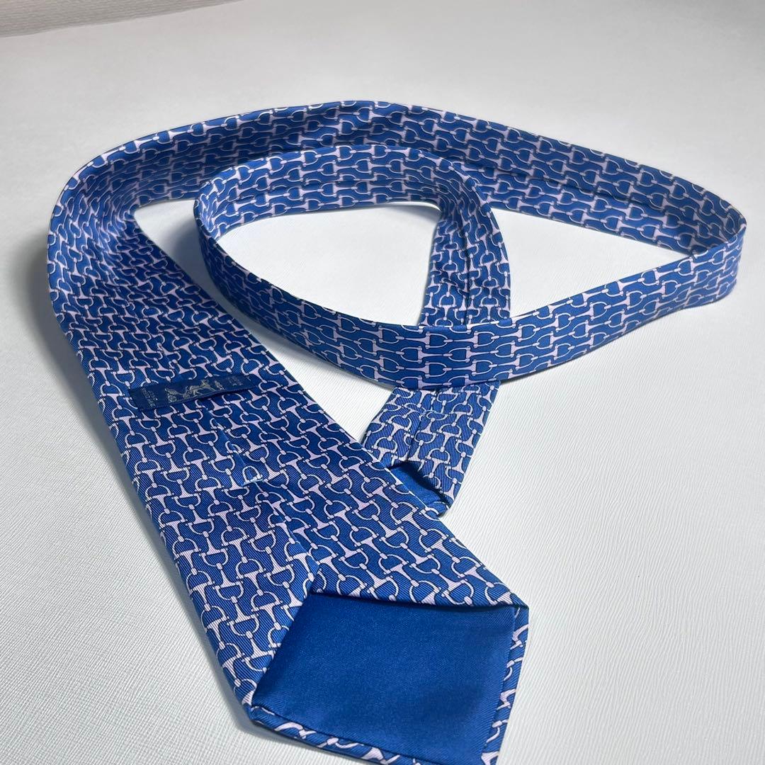 【極美品】HERMESエルメス　ホースビット総柄　青色 シルクネクタイ