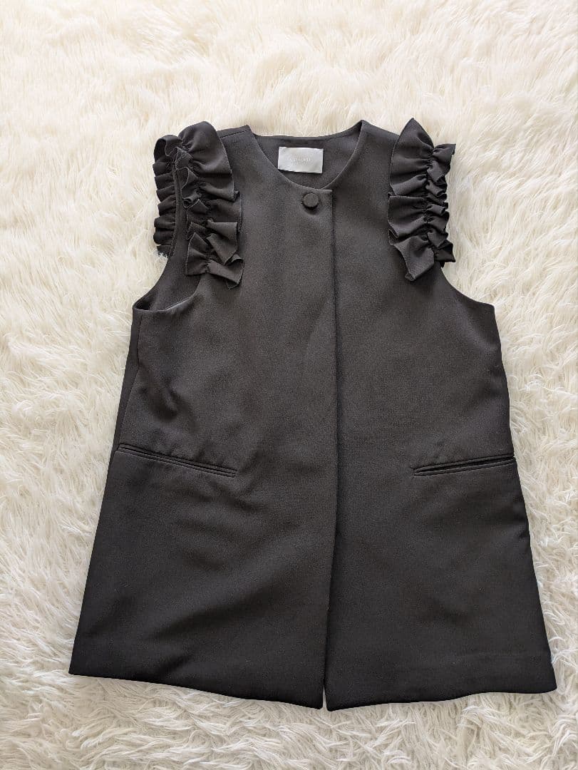 ✨美品✨　CELFORD フリルスリーブ　ジレ　ブラック