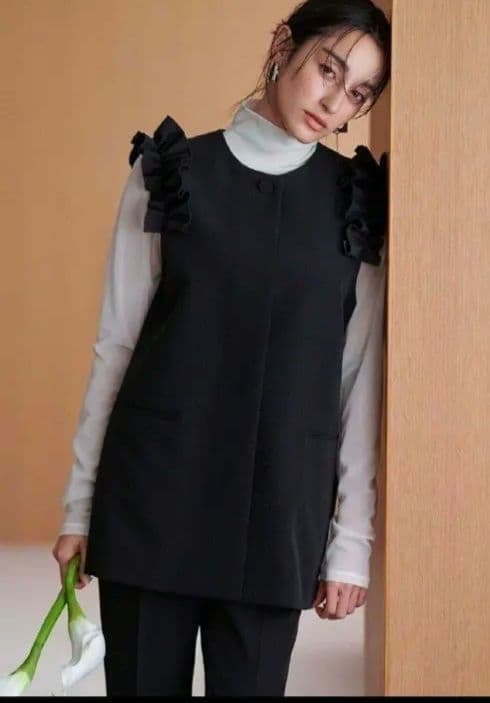 ✨美品✨　CELFORD フリルスリーブ　ジレ　ブラック